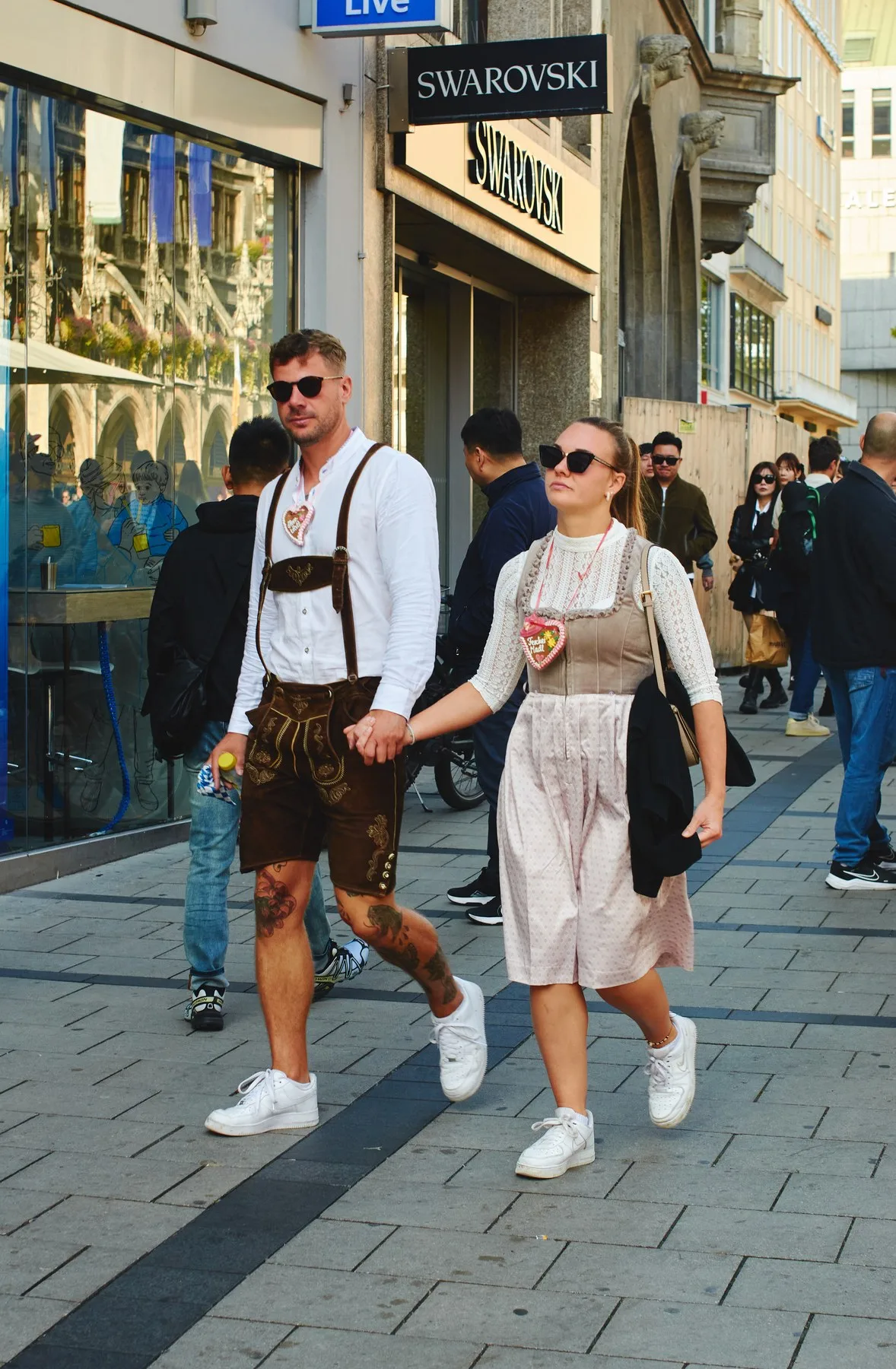 Tracht supporting sequence, frame 5