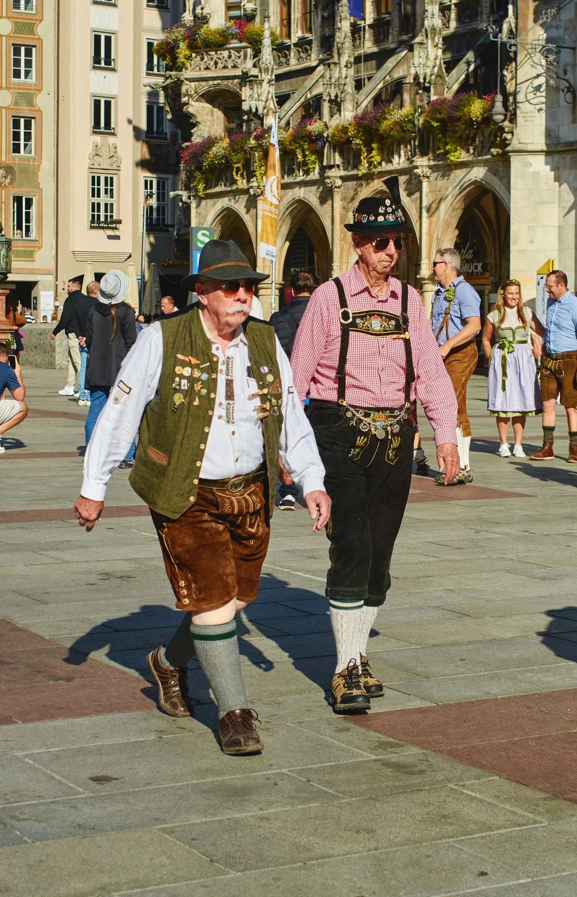 Tracht supporting sequence, frame 6