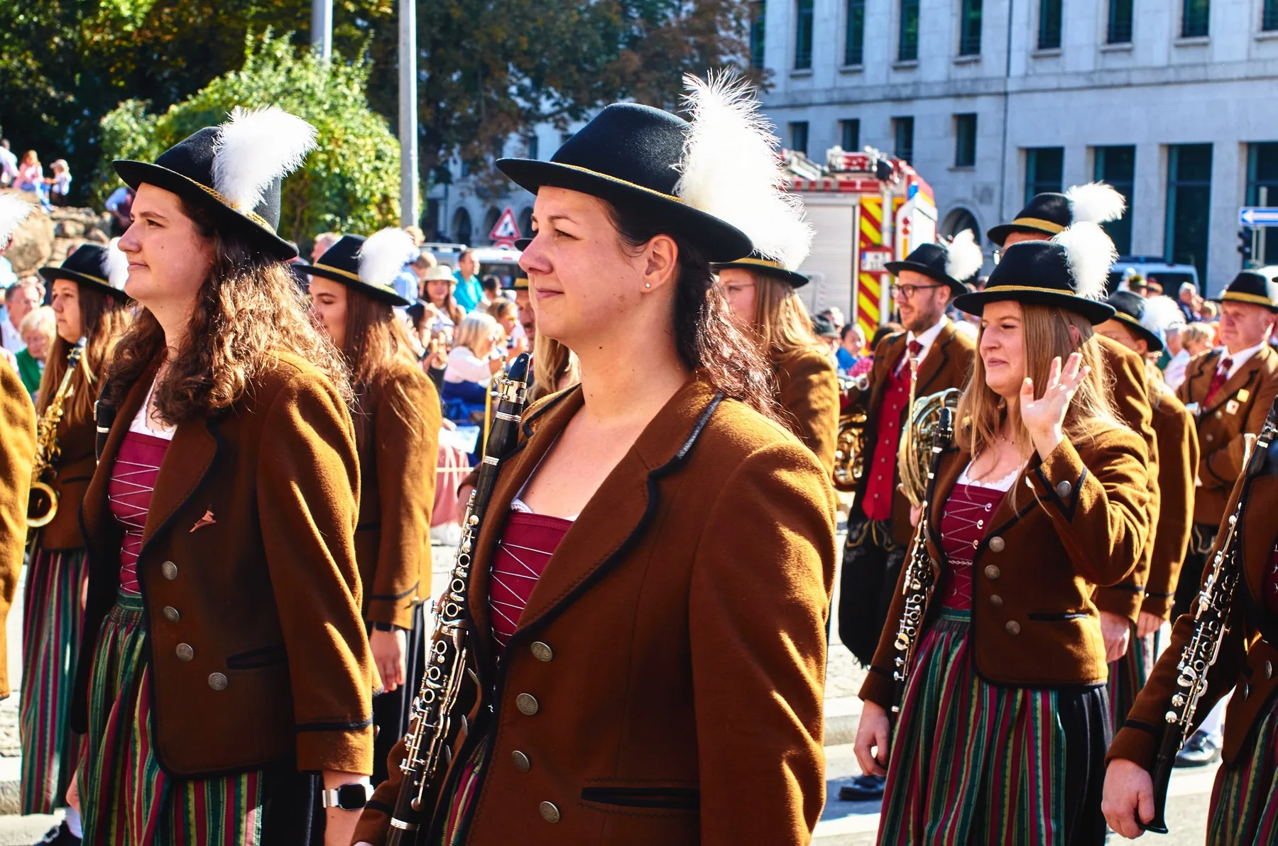 Tracht supporting sequence, frame 3