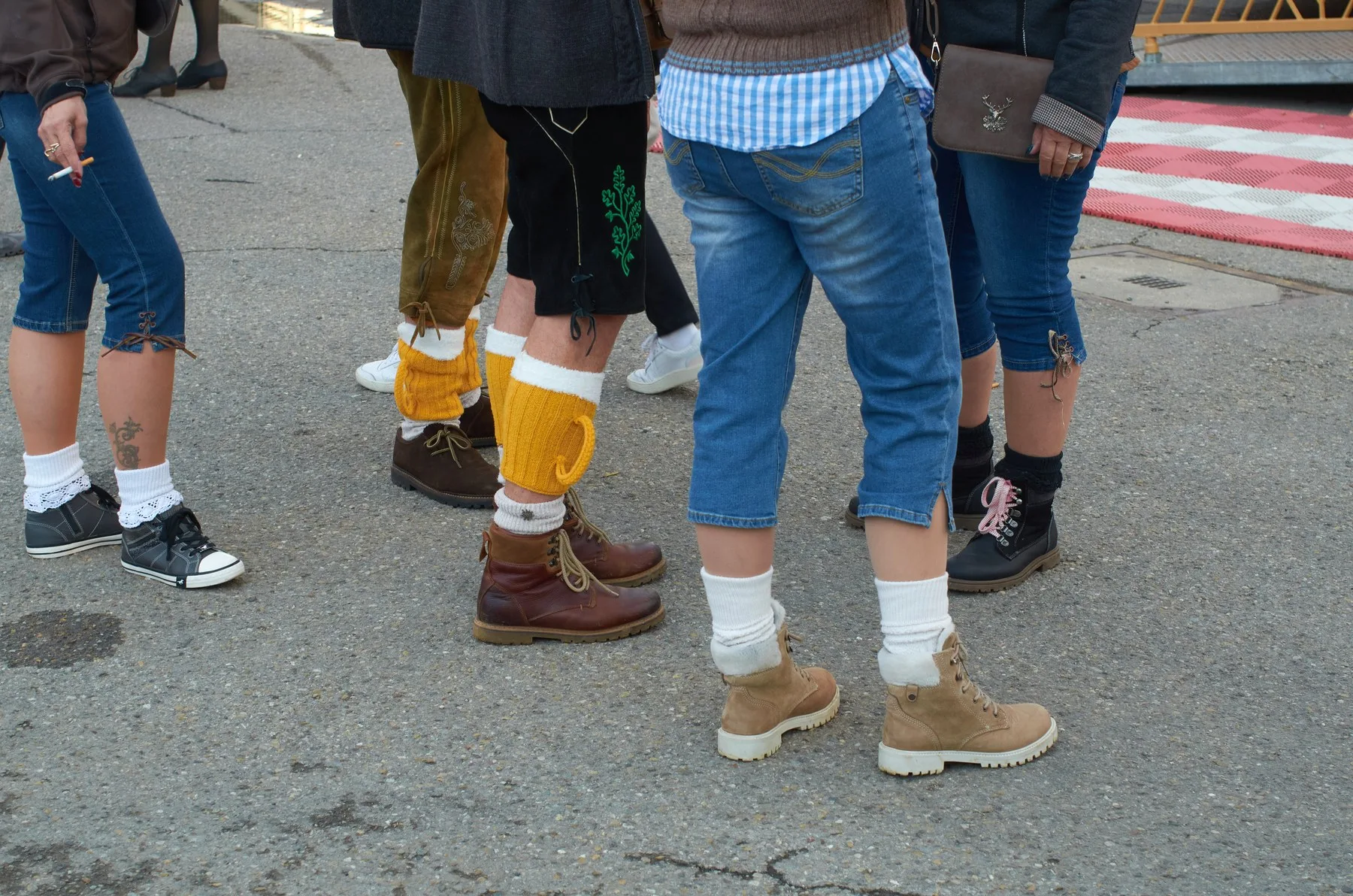 Tracht supporting sequence, frame 1